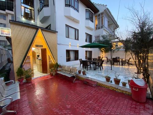 Hotel Young Mamta in Srinagar