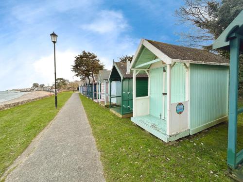 Hotellet från utsidan, Broadways Pondwell in Nettlestone and Seaview