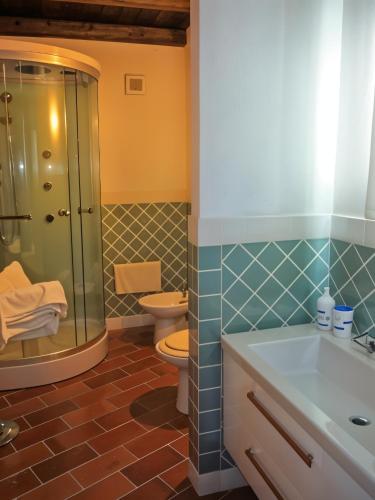 Zuhanyzó, Agriturismo Lu Colbu in Costa Paradiso