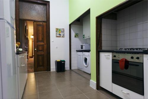 Localtraveling Downtown - Family Apartments - image 14