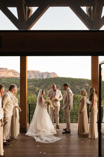 Stunning Luxury Family Home Near Zion National Park - image 11