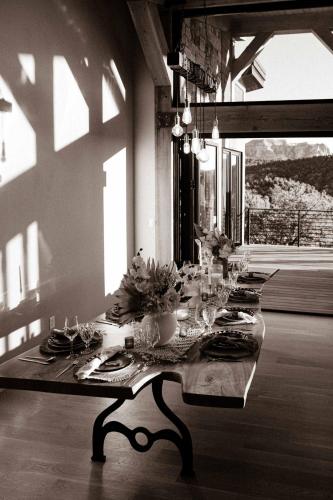 Stunning Luxury Family Home Near Zion National Park - image 10