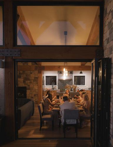 Stunning Luxury Family Home Near Zion National Park - image 12