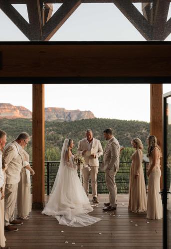 Stunning Luxury Family Home Near Zion National Park - image 9
