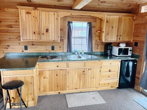 Deluxe Cabin Within Campground in Mifflinburg, USA