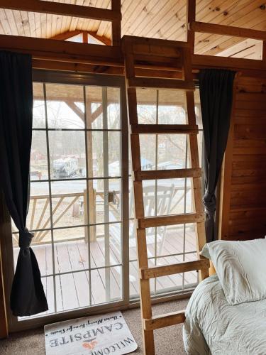 Deluxe Cabin7 Within Campground in Mifflinburg, USA