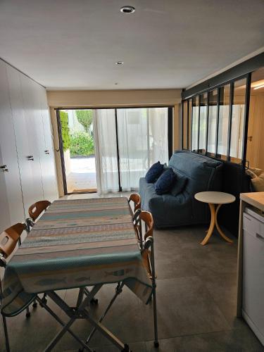 Superior One-Bedroom Apartment
