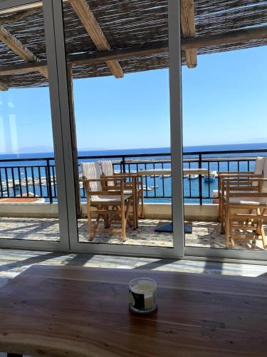 House with marina view, Plomari (foto 4)