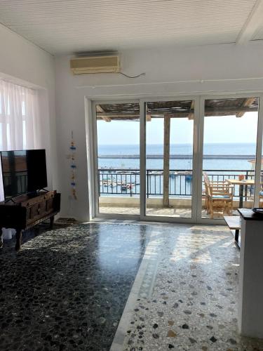 House with marina view, Plomari (foto 10)