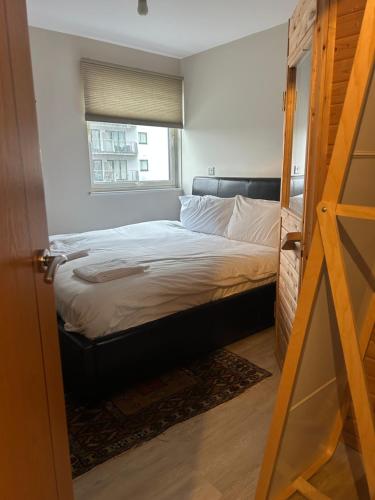 Stunning Waterfront Apartment Close to Cardiff Bay and Penarth With Parking