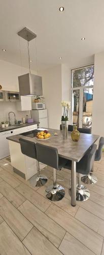 F3 ground floor, Hypercentre 2 min from Palace, Cannes (photo 3)