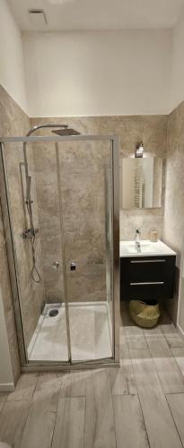 F3 ground floor, Hypercentre 2 min from Palace, Cannes (photo 9)