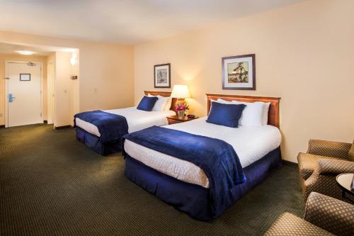 2 queen beds
