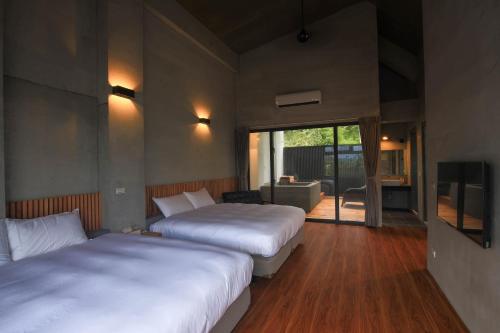 瑞穗サンシャイン ホットスプリング B&B (瑞穗山下的厝溫泉民宿)デラックス　クイーンベッド2台