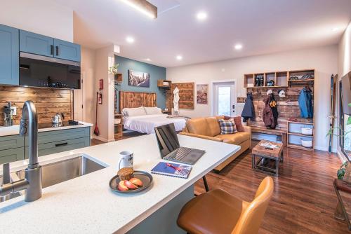 . Sparkling NEW Rossland Midtown Studio Apartment
