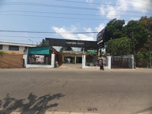 Exterior view of Sanford Hotel & Restaurant Colombo