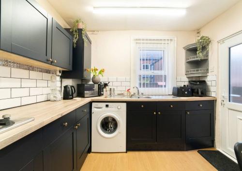 Best Work Stays 4 Bedroom Washer FreeParking in Edge Hill
