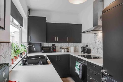 10min Walk To Stadium Sofabed Wm & Dishwasher, Liverpool (photo 9)