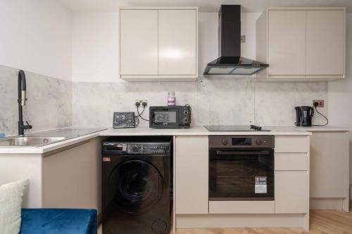 Anfield Access Kitchen With Sofa Bed Parking, Liverpool (photo 4)