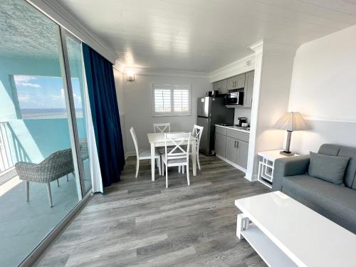 balcon/terasă, Lani Kai Island Resort in La apă/plajă