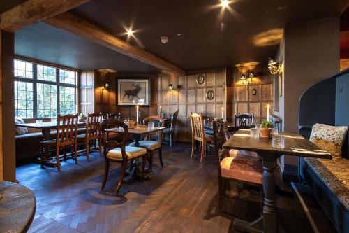 White Hart Wroughton - image 8
