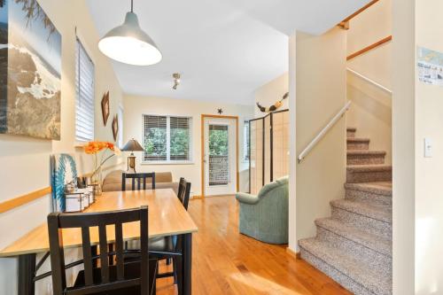 บริการและสิ่งอำนวยความสะดวก, Tyee Retreat Cozy Lofted 1 Bedroom Cabin in อูคลูเล็ต (BC)