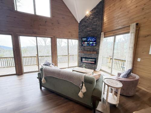 Serenity at Lake Haven in Dandridge, USA