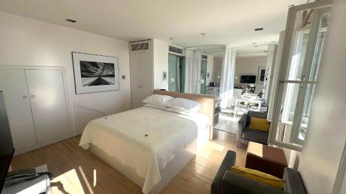 Riva Luxury Suites - image 12