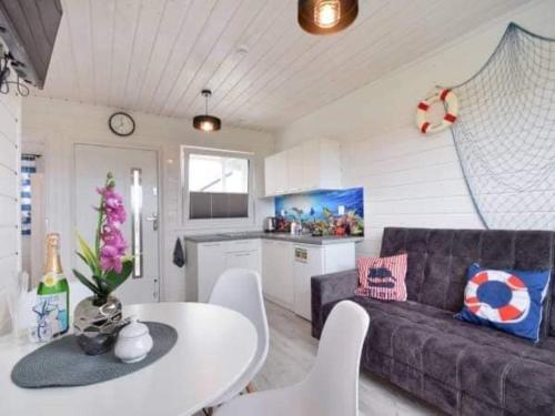 Single-story holiday homes with terraces in 舒洛比