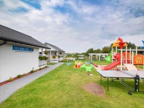 設施, Single-story holiday homes with terraces in 舒洛比