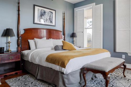 Stone Mountain Manor - image 13