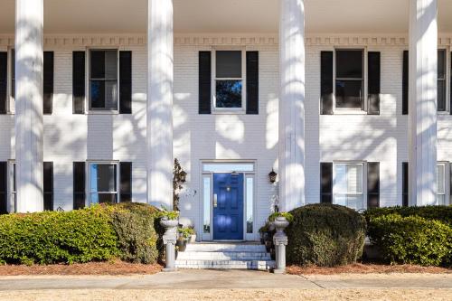 Stone Mountain Manor - image 7