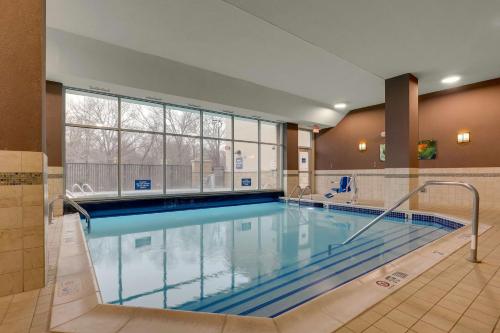 景觀, 夏洛特阿羅伍德德魯里套房酒店 (Drury Inn & Suites Charlotte Arrowood) in 鷹湖區