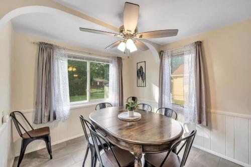 Gorgeous 3 bedroom home, minutes from Lambeau! in Green Bay, USA