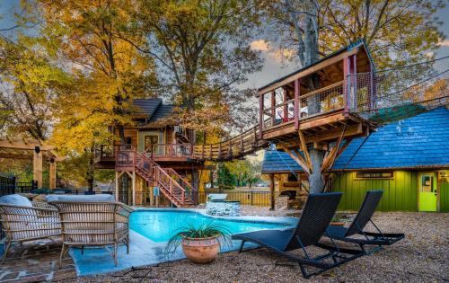 Tree Cabin in Bentonville, Bentonville