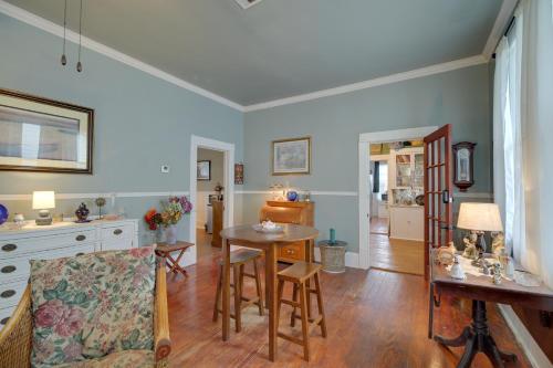 Pet-Friendly Home with Yard 3 Mi to Dtwn Houston! in Houston, USA