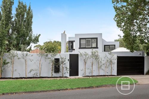 Architectural Oasis Luxury Retreat Glen Iris in 格倫艾里斯