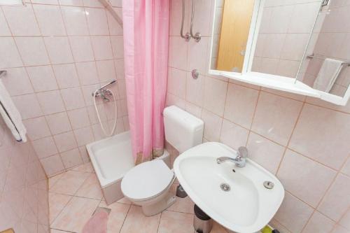 Apartment Tomislava - ground floor - image 12