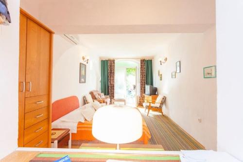 Apartment Tomislava - ground floor - image 6