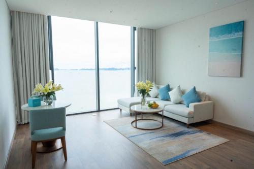 One-Bedroom Apartment image 10
