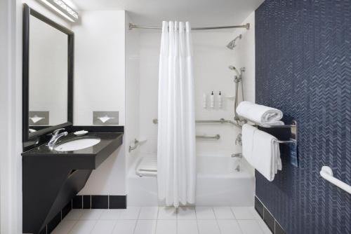 Fairfield Inn and Suites Turlock - image 12