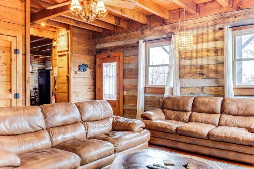 Spacious Hillside Gatlinburg Retreat with Hot Tub! - image 41