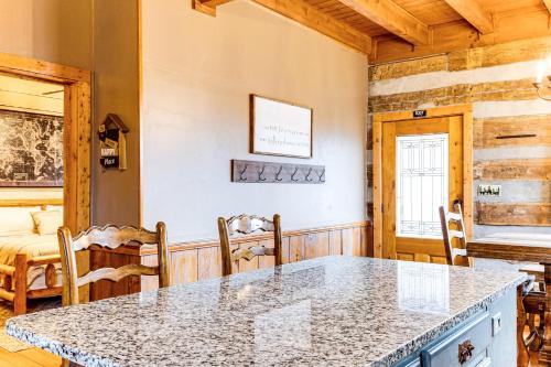 Spacious Hillside Gatlinburg Retreat with Hot Tub! - image 20