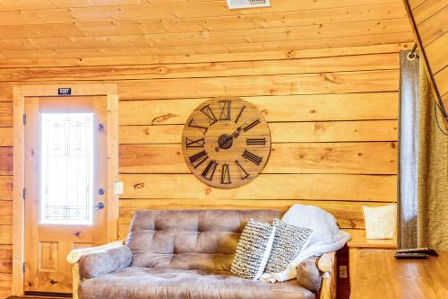 Spacious Hillside Gatlinburg Retreat with Hot Tub! - image 38