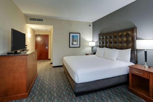 Drury Inn & Suites Charlotte Arrowood - image 14