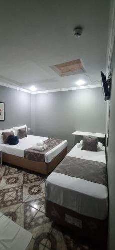 Standard Twin Room image 10
