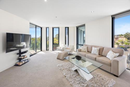 Spacious 2-bedroom suite, luxury living, with Indoor Pool, Sauna, Gym