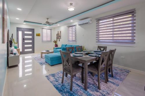 Modern, Spacious, 3BR Hill View Retreat, Central, 24hr Security, Satellite wifi and Solar, Очо-Риос (фото 10)