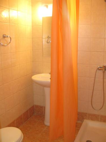 Standard Double Room image 3