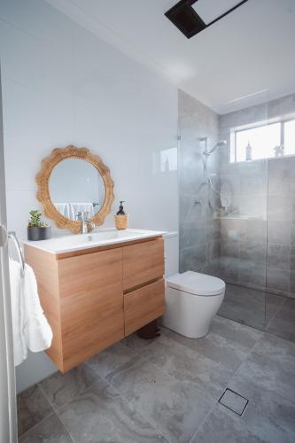 Banheiro, Dolphin Guesthouse in Fleurieu Peninsula